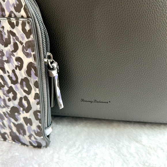 Tommy Bahama large tote with matching zipper pouch!  Excellent condition! - Picture 2 of 11
